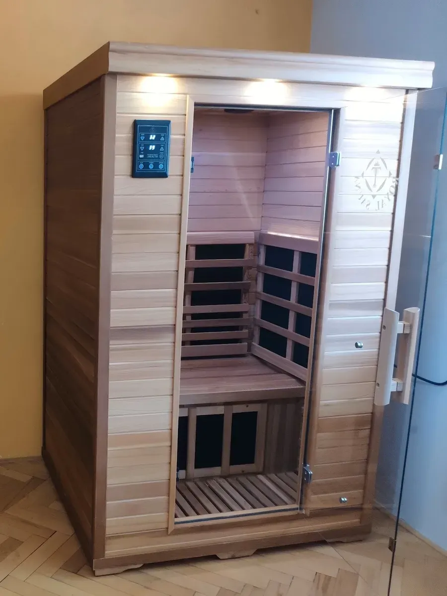 Infrasauna u zákazníka v pokoji s parketovou podlahou