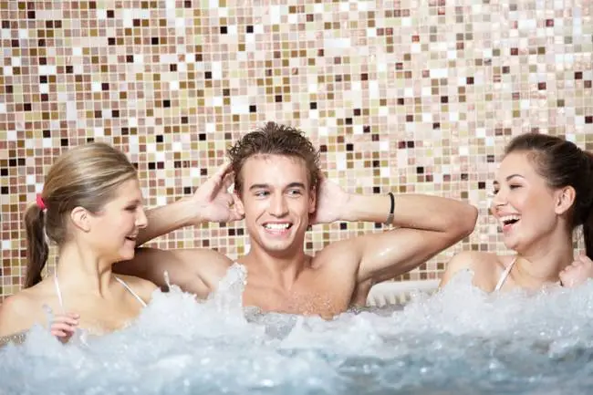 Úprava vody ve vířivce, swim spa či bazénu od A po Z